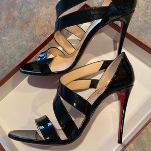 New Christian Louboutin Black Patent Leather Pumps
